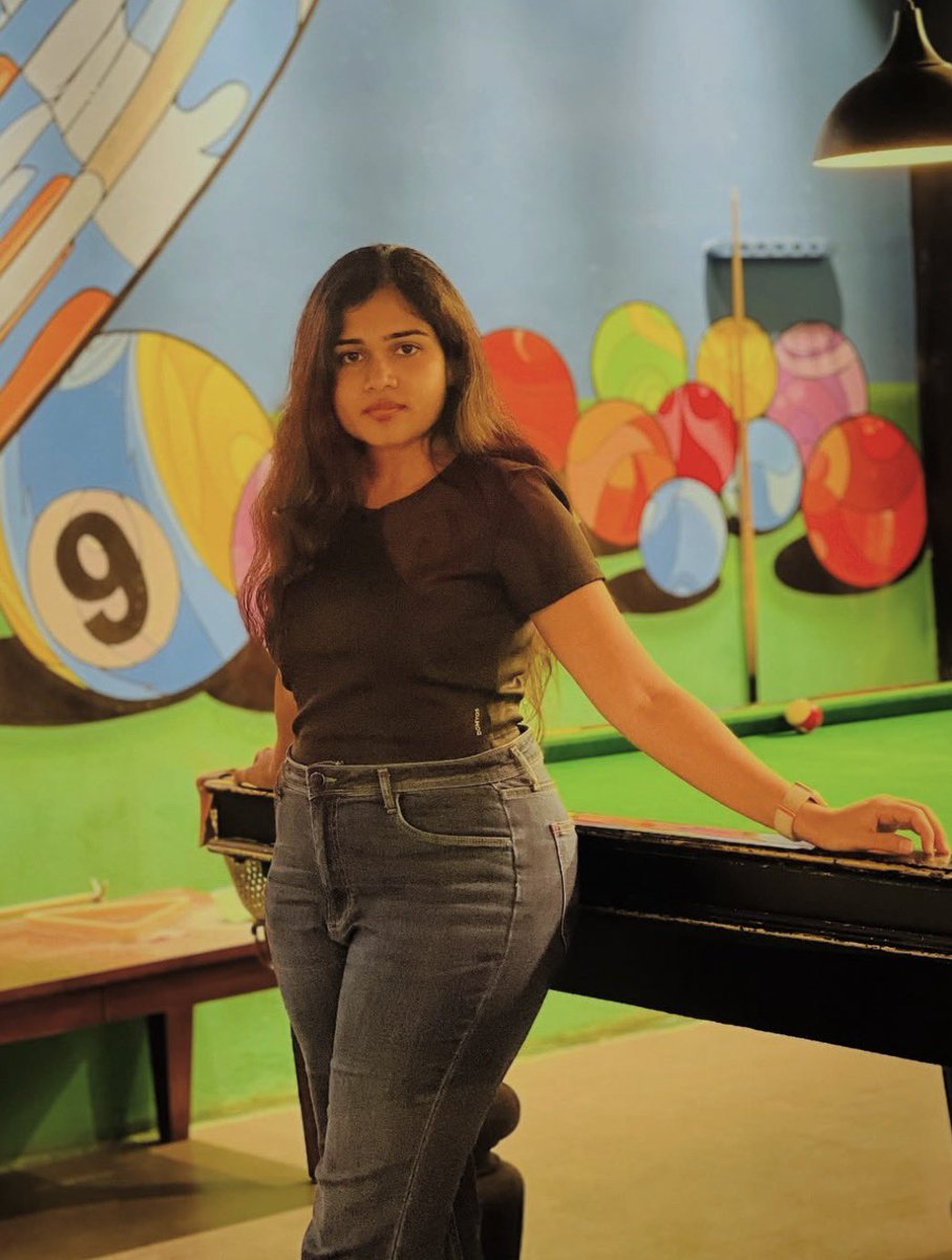 Shivaniii
Aa base ente munja… box office… kattesi belt tho kotti kotti veyyali deenni base antha adiripovali… 
Idi paina ekk ooguthu unte aa base shake avuthu chese sounds aaahhaa unimaginable 🍑🤤👋