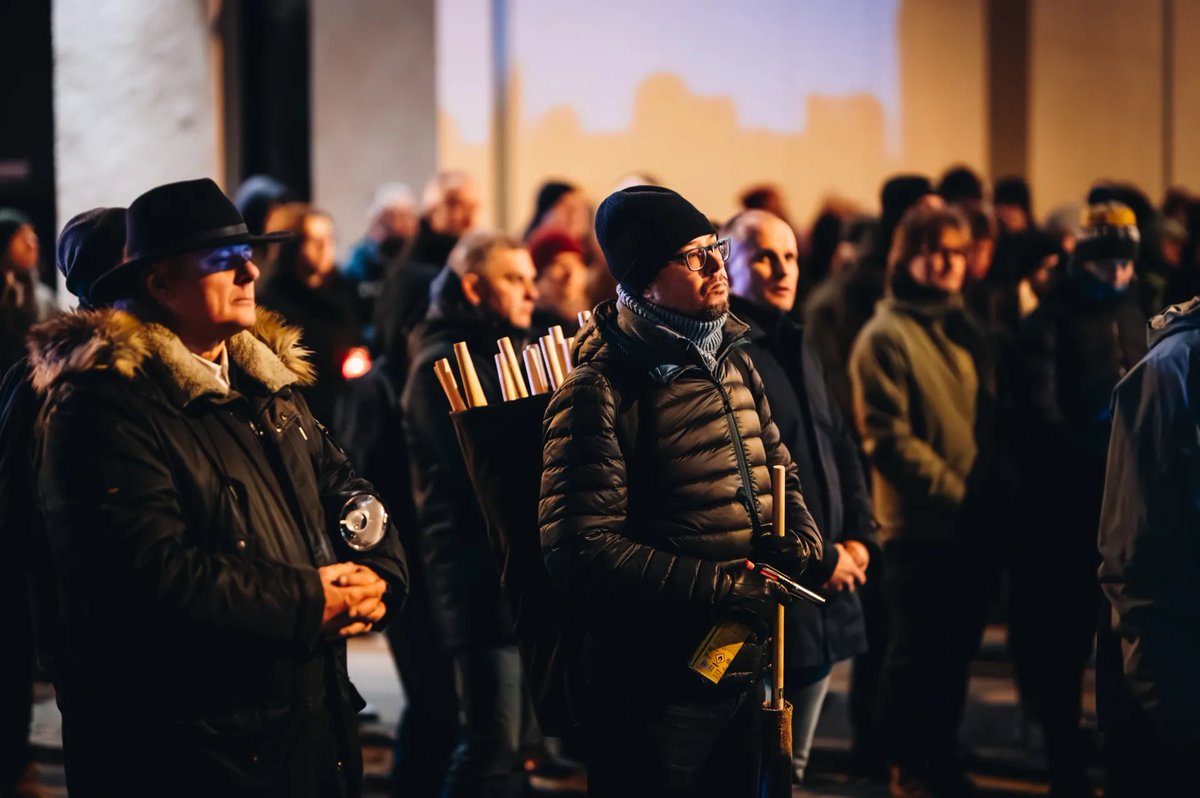 MMARCZAK82's tweet photo. XI Nocne Misterium Krzyża w Gdańsku.
Wydarzenie związane z Męką Pańską, będące podsumowaniem liturgii Wielkiego Piątku i czasem na głębsze przeżycie tajemnicy śmierci Chrystusa.
Bębny, kołatki, modlitwa… i cisza między nimi. Surowo, spokojnie, momentami bardzo tajemniczo 🙏 https://t.co/E7TcsOTAtO