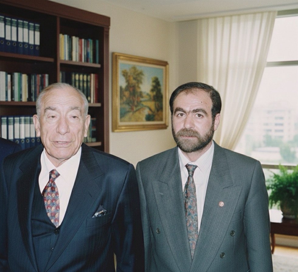 agrinurullah's tweet photo. CENNET MEKAN BAŞBUĞUM 

Melekler indirdi gökten gözyaşımızı tek tek 
Bozkurtlara abdest suyu olsun diyerek
Bütün güzel şeyler gibi sen de bizi terk ettin 
Uçmağında otağ kuran şehitlerle gülerek 

Başbuğ’um şehitlerle gönlümüz’de gözde’ler
Hiç üzülme Bozkurtlar dün verdiği sözdel https://t.co/AB8NO0apca