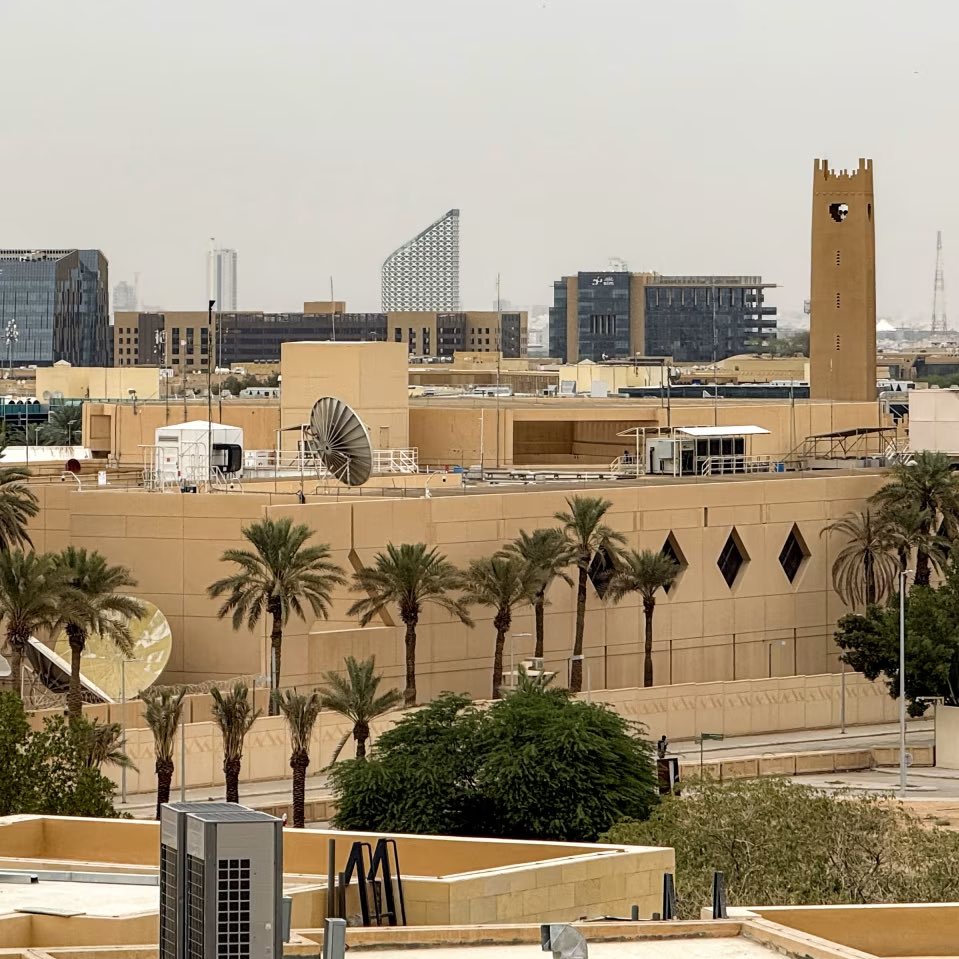 Globe Eye News tweet media