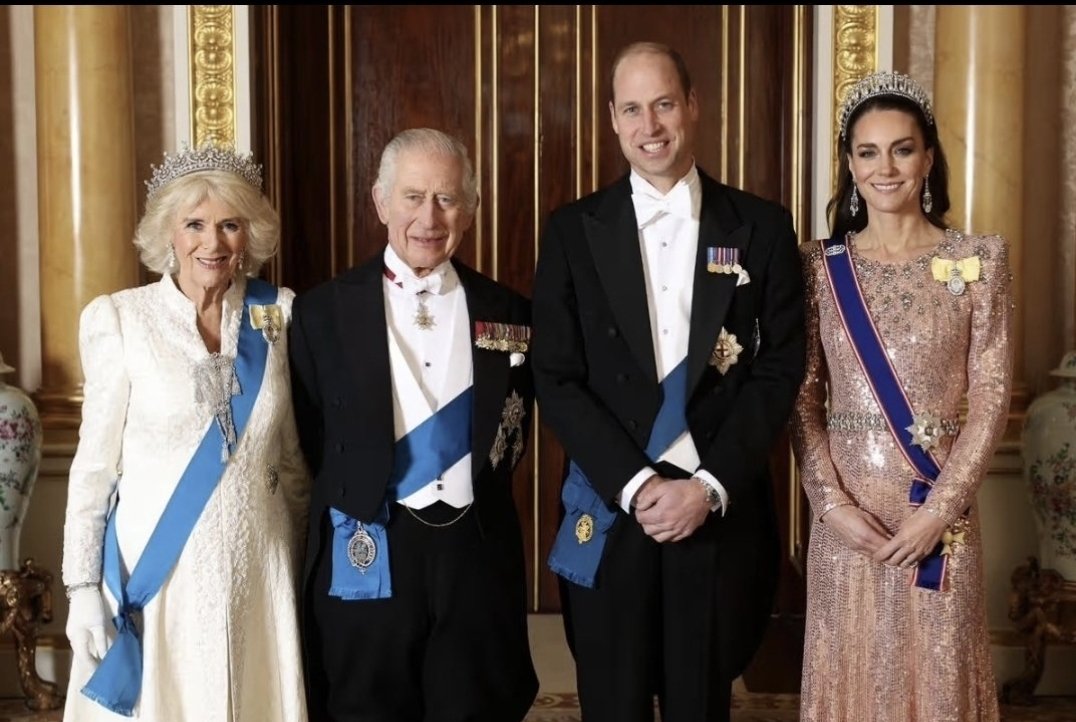 MariaMo32975161's tweet photo. Send Wills and Kate? Let them do something other than make Apple pies. Charles looks ridiculous now. Was he pulled back? Trump being isolated wonder why 🤔 #kingcharles #TrumpBudget #iranisraeliwar https://t.co/x0tAHOSaiQ