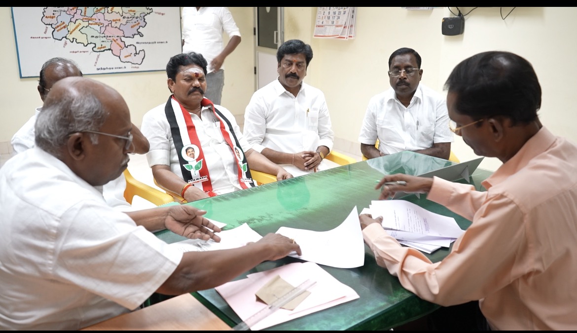 admk_sethupathy's tweet photo. அருப்புக்கோட்டை சட்டமன்றத் அஇஅதிமுக தொகுதி வெற்றி வேட்பாளர் எஸ்.சேதுபதி அவர்கள் இன்று (04/04/2026) வேப்பமனு தாக்கல் செய்தார்...🌱✌🏻🔥

@aiadmkitwingofl
@eps.tamilnadu
@admk_india 

#aruppukottai #solaisethupathy #aiadmk #trend #vairal https://t.co/EkCPPuaPHk