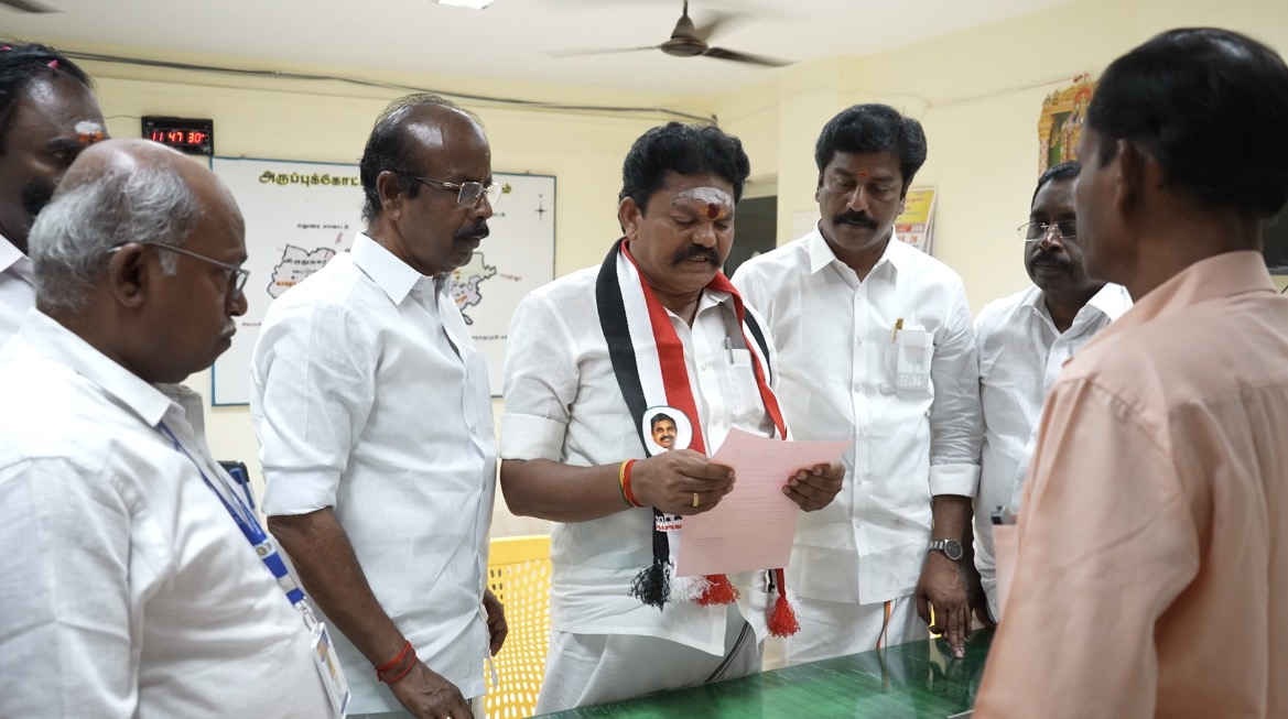 admk_sethupathy's tweet photo. அருப்புக்கோட்டை சட்டமன்றத் அஇஅதிமுக தொகுதி வெற்றி வேட்பாளர் எஸ்.சேதுபதி அவர்கள் இன்று (04/04/2026) வேப்பமனு தாக்கல் செய்தார்...🌱✌🏻🔥

@aiadmkitwingofl
@eps.tamilnadu
@admk_india 

#aruppukottai #solaisethupathy #aiadmk #trend #vairal https://t.co/EkCPPuaPHk