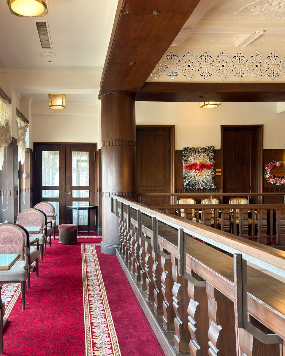 最近、蒲郡市がロケ地として話題です🎬

ホテル周辺でも多くの作品が撮影されています。
ロケ地巡りの合間にラウンジでひと休みしませんか。
海を眺めながら、ゆったりとした時間を☕️

当館でもドラマや映画の撮影に利用されており、
このラウンジで撮影された作品もあります。
物語の続きを、ここで✨