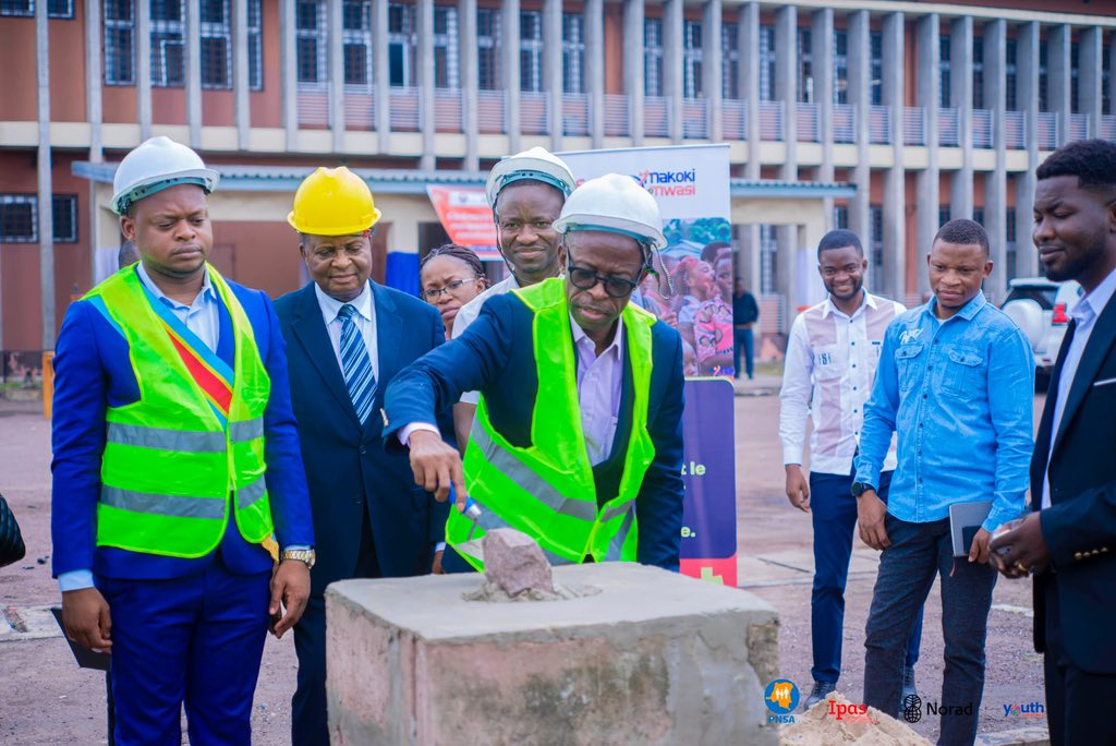 PnsaD5822's tweet photo. @Pnsa5822 lance officiellement la construction du nouveau bâtiment du centre des jeunes à travers la pose de la 1ère pierre par le SG à la santé publique et hygiène, le 03 avril 2026 à l'INPESS avec l'appui financier de @MakokiYaMwasi https://t.co/XlPcZsUBrp