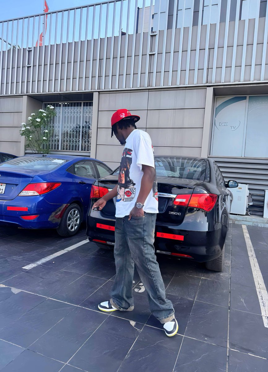 Dr Sneaker Nyame tweet media