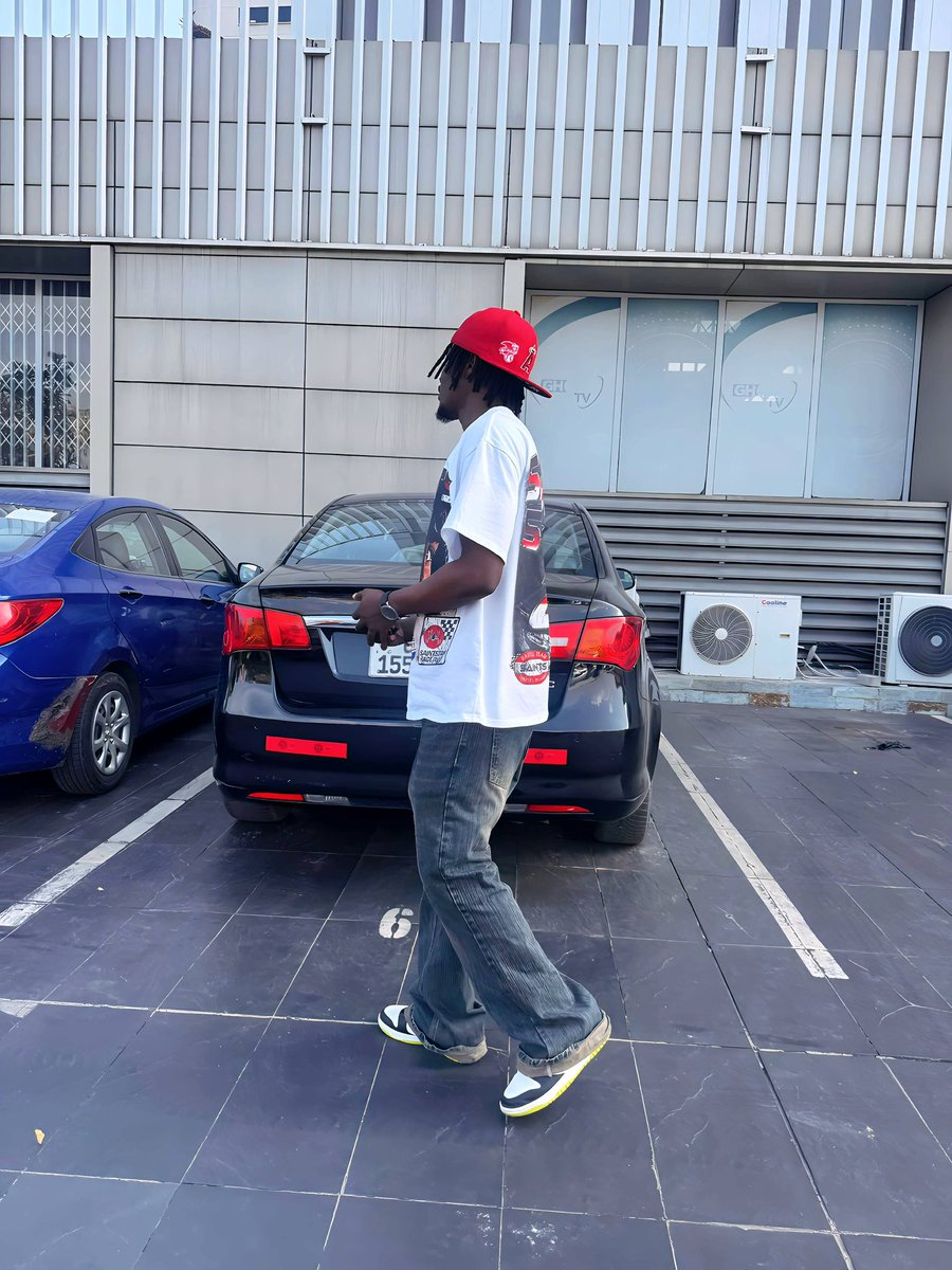 Dr Sneaker Nyame tweet media