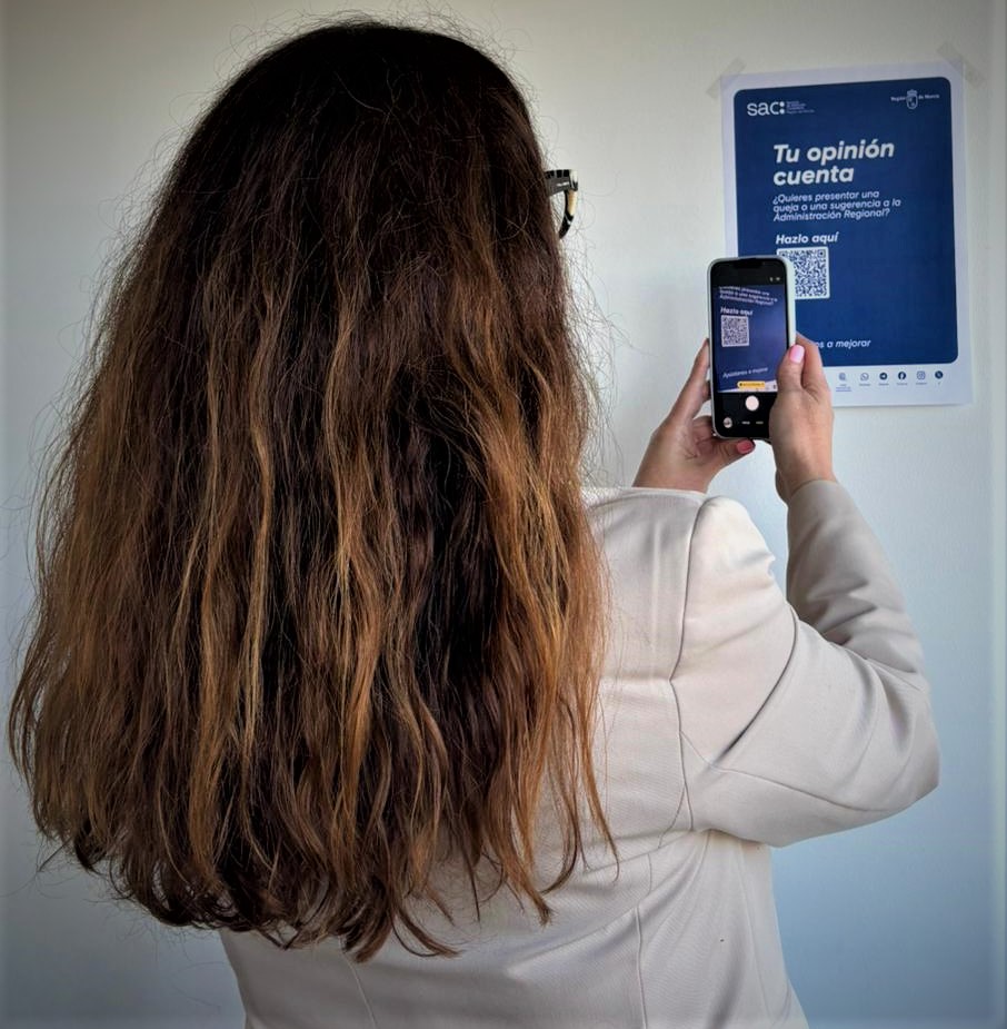 EFE_Murcia's tweet image. Murcia sustituye progresivamente los buzones físicos de sugerencias por códigos QR para agilizar la comunicación con la ciudadanía y reducir costes. En 2025 apenas sumaron 92 de 5.013 interacciones. #Murcia #AdministraciónPública #TransformaciónDigital