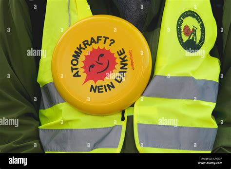 D betreibt keine Atomkraftwerke mehr. Und das ist auch gut so. Weil wir nicht von einer Abhängigkeit in die nächste rutschen wollen. Oder? Was meinst du?