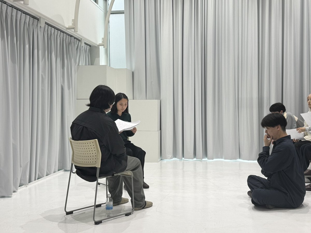 llo88oll's tweet photo. 創作イベント1回目
無事終了しました🫶

『ウルトラソウルメイト』初稿台本を囲んで、参加者のみなさんとシーンを立ち上げた3時間。
新たな発見やアイデアが生まれた有意義な時間となりました！

ご参加いただいたみなさんありがとうございました。
次回は18日開催です🗓️

🪐 https://t.co/zRI5FOROvR https://t.co/HrRnQ5QJ4A