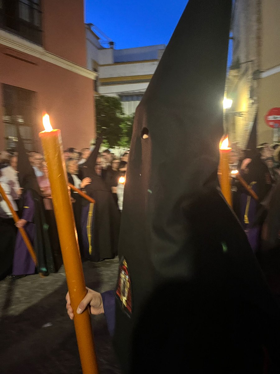 causayefectoo_'s tweet photo. Tengo la suerte de sentir tres comienzos de año: 1 de enero, Vienes Santo y 1 de septiembre. Nuevos días que me dan la oportunidad de rectificar y empezar de forma limpia, brindándome cada uno algo distinto. Pero, sin duda alguna, no hay nada tan especial como los Viernes Santos. https://t.co/EnnJWWfiWh