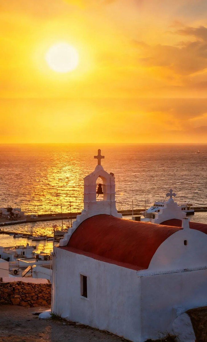 kateeobrien's tweet photo. Chasing sunsets in Santorini  White-washed villages, blue domes, and wine that tastes like summer. Every step feels like a postcard—worth every mile! https://t.co/geTAaNtLBl