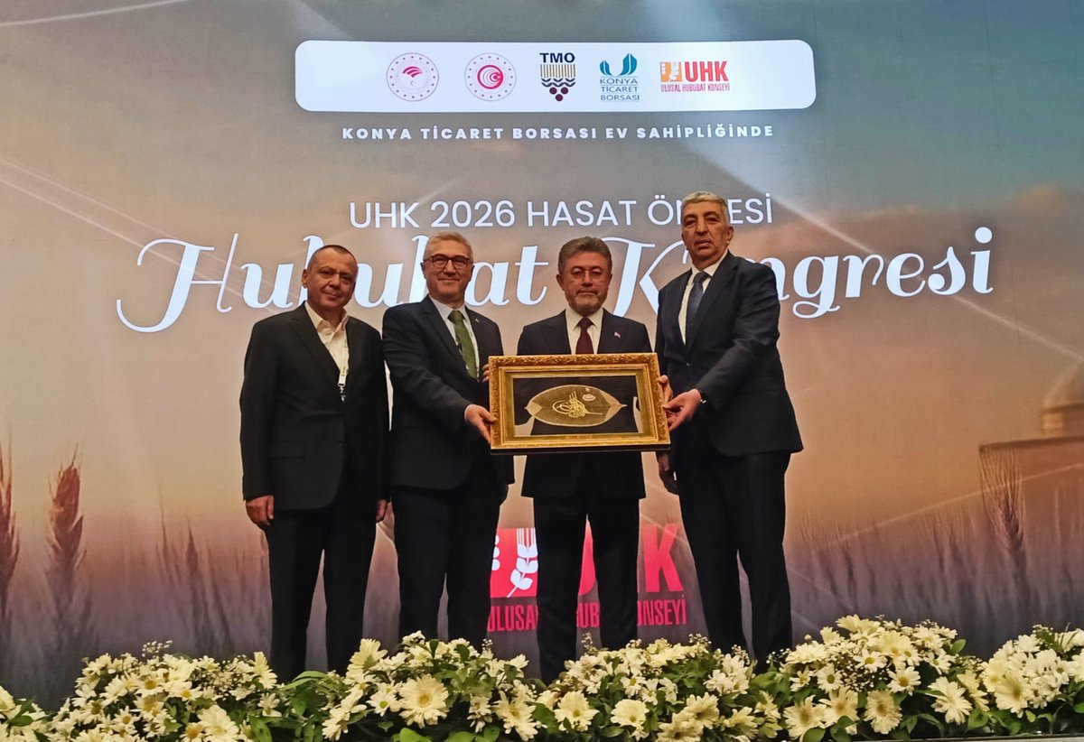 HuseyinCevik42's tweet photo. Borsamız ev sahipliğinde @TCTarim Bakanımız Sn @ibrahimyumakli'nın teşrifleriyle @UHKonseyi 2026 Hasat Öncesi Hububat Kongresi’ni gerçekleştirdik. Hasat sezonunu değerlendirdik, enerji başta olmak üzere üreticilerimizi küresel risklere karşı koruyacak adımları dile getirdik. https://t.co/JaRytB1rok