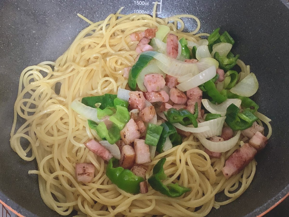 ＠もつ tweet media