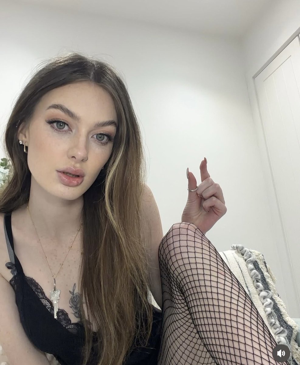 goddesscuteray tweet media