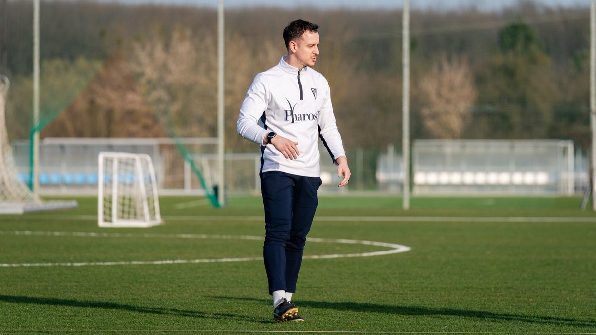 RFFM_oficial's tweet photo. ✈️ MADRILEÑOS POR EL FÚTBOL ⚽️

🎙️ Gonzalo Escudero (@gonness), entrenador del filial del Zalaegerszegi TE de Hungría 🇭🇺, protagonista esta semana con @GabrielFdezG y @BorjaCasado.

DISPONIBLE EN 📺 RFFM PLAY 👇🏻

🔗 https://t.co/SzPZoEAHu9 https://t.co/qayOpkvkCl