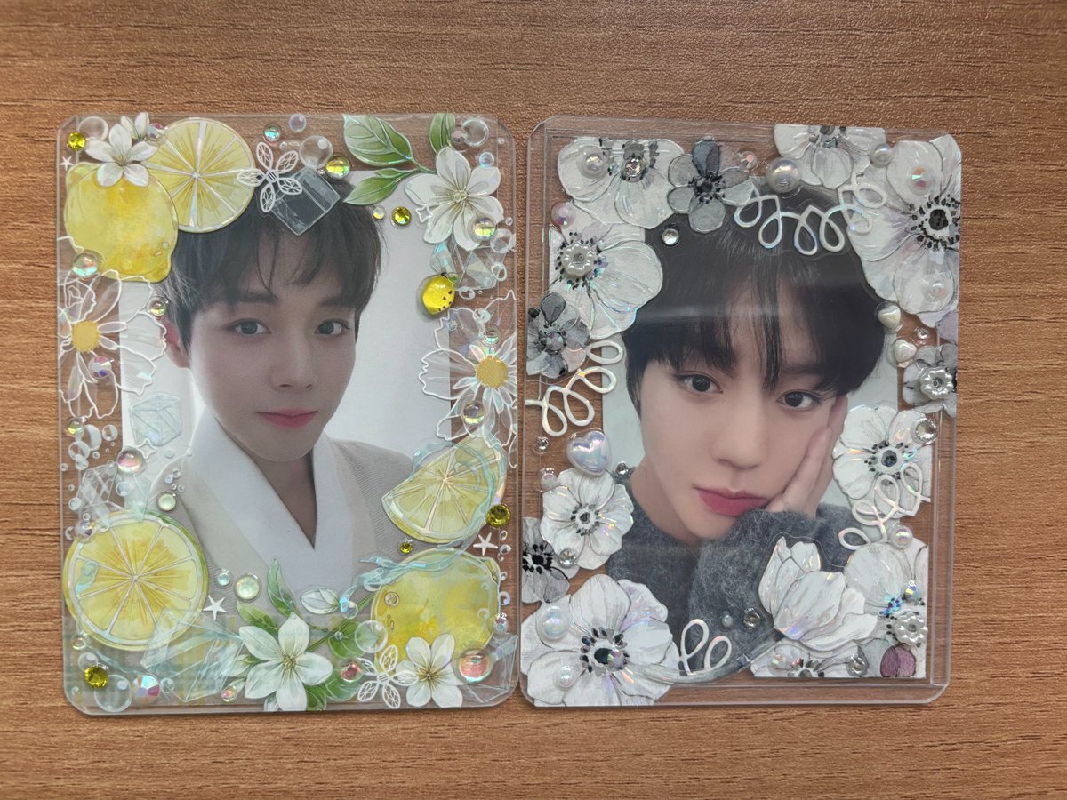 여행갈때 급하게 필요한 탑로더 찾다가 역시 돌고 돌아 부피도 덜 차지하고 깔끔한 스티커 탑꾸 발견해서 오늘 배송 수령받았어요! 지인한테 받은 포카랑 잘 맞는 탑로더 구매했구...!
디자인도 너무 취향이라 다음에 커미션 맡겨도 될까요 🥹
<a href="/kkuing_topkku/">꾸잉탑꾸</a>