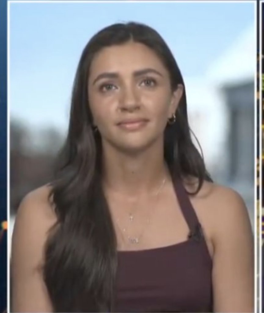 technomuffin08's tweet photo. Everyone uses face filters these days. It's fine. What's striking to me is the blue filter on her irises! It's such a sad rejection of her own features. Either there's resentment tied to a difficult relationship with her dad, or she endured bullying as a child for being brown https://t.co/Ox1DvepB6f