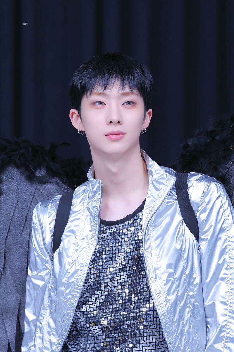 Oshisadamaranai tweet media