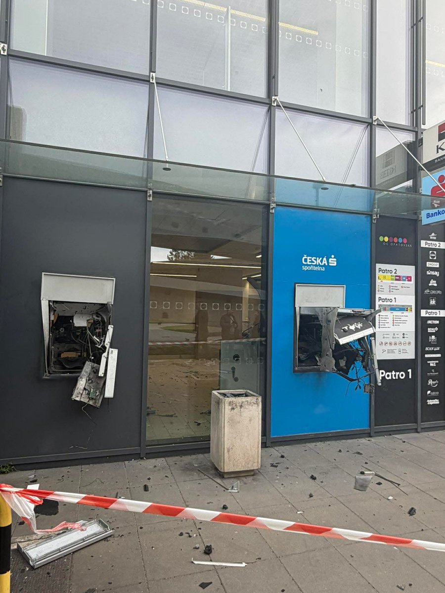 storcpatrik's tweet photo. GTA heist na Opatově, před GTA VI. https://t.co/rFTVXflMdr