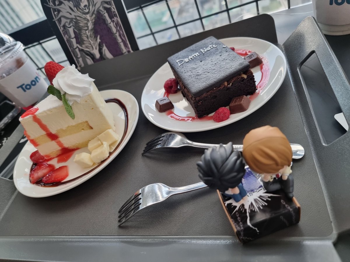 hangyusu27's tweet photo. #데스노트 #DEATHNOTE #콜라보카페 #투니크 https://t.co/GMWvG9S7Tg
