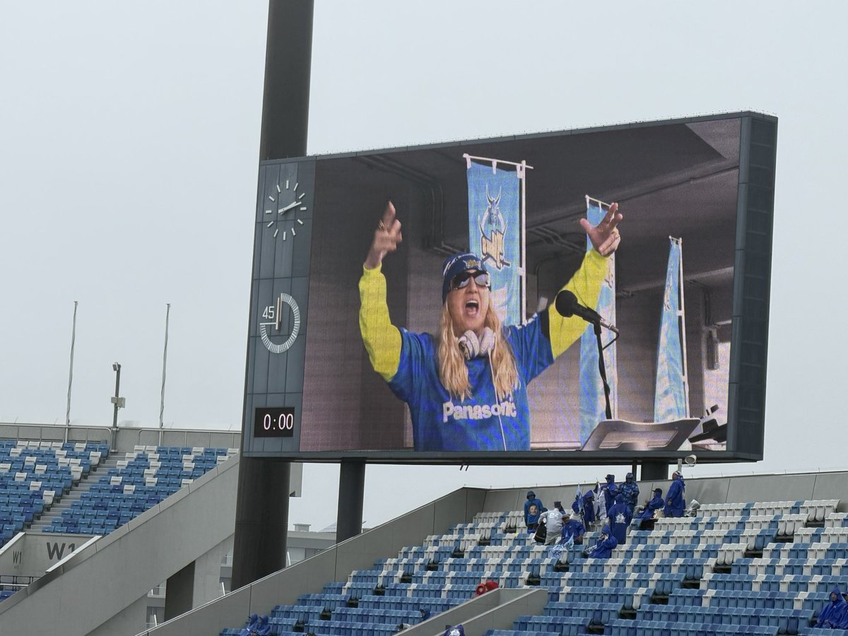 reondija's tweet photo. 雨の熊谷。
選手たちもボールや手元足元滑って大変そうだったけど、圧勝！
今日は久々にDJ KOOさんも来てました。

I'm at 熊谷ラグビー場 in 熊谷市, 埼玉県 https://t.co/FDF7ua6aLH https://t.co/qKnpMTgmXg