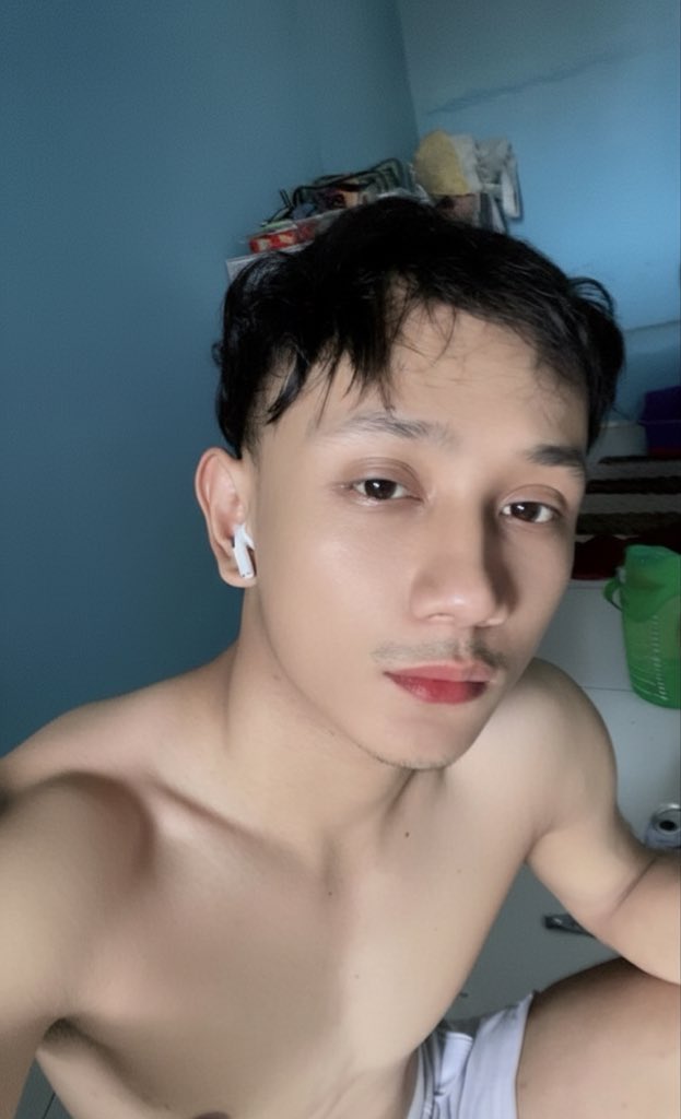 hamsyah27_'s tweet image. Kalian team B or T 😆 absen 😆