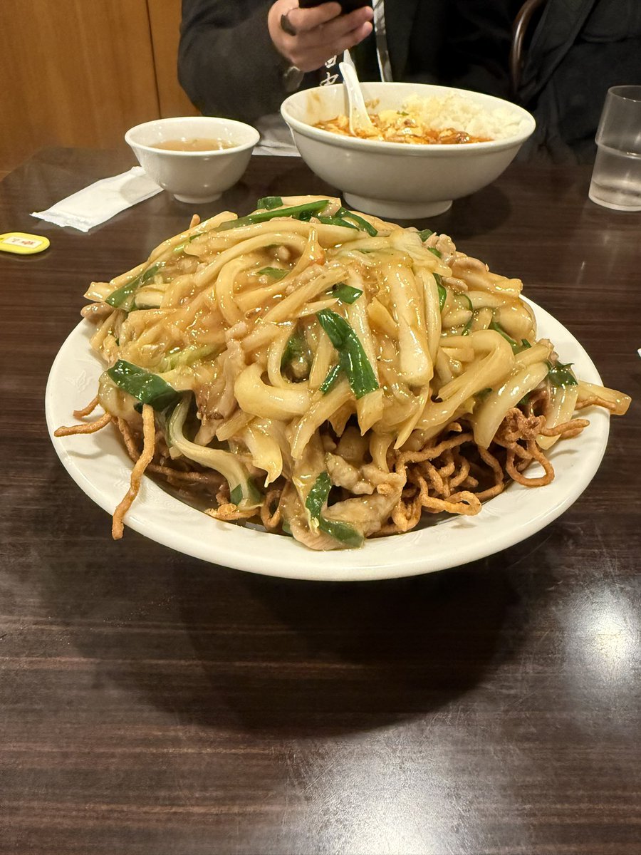 OPEC02's tweet photo. ふらっと寄ったら爆盛り怪レい中華だった https://t.co/PezbMe9hML