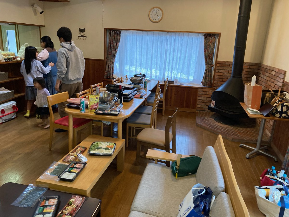 今日は八ヶ岳の別荘で…、と言いたいとこですが、貸別荘です、子供家族と比較的リーズナブルな金額で利用出来ます(^^)