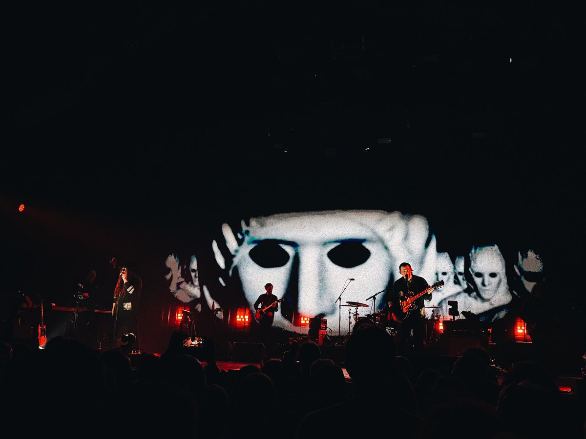 Depuis 2007 et c’est toujours plus fort, plus intense. Une vingtaine de concerts dans les pattes et dans le cœur, aucun mot assez fort pour décrire comme je les aime.

<a href="/archiveofficial/">Archive</a> - Seine Musicale, 2026.