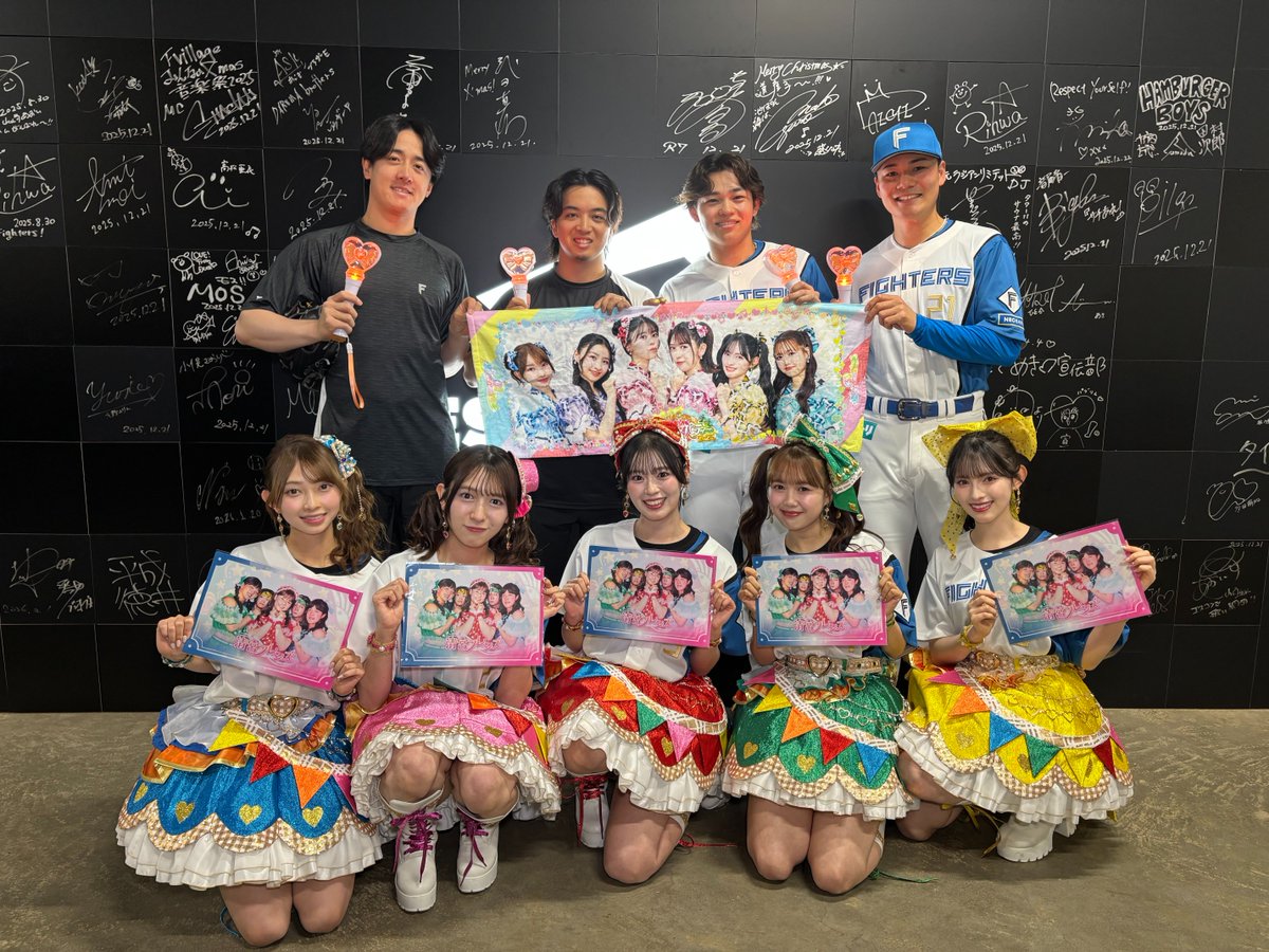 FightersPR's tweet photo. 超ときめき♡宣伝部のみなさんと！

ファーストピッチお疲れさまでした！

#超とき宣 @sendenbu_staff
#清宮フレンズ #lovefighters https://t.co/peqpz9HqWA