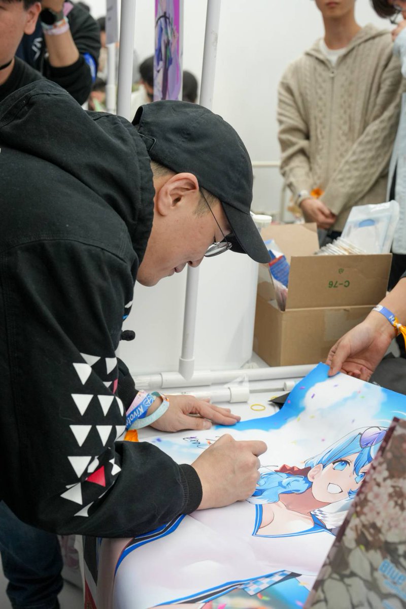 KIVOTOS_DIY's tweet photo. KIVOTOS DIY, 키보토스 클라우드 마쳤습니다!  

찾아 주신 많은 선생님들과, 행사를 위해 고생하신 스태프분들, 그리고 "김용하" PD님의 깜짝 방문까지,  무척이나 멋진 행사였습니다!

다음에 행사에서도 새로운 회지와 함께 인사 드릴 수 있도록 하겠습니다!

#키보토스_클라우드 https://t.co/tW34cnSkp3