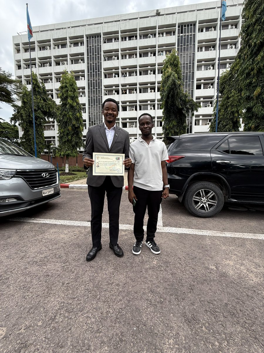 🇨🇩 Un honneur de vous annoncer que j’ai parachevé ma formation en négociation stratégique, avec mention distinction, à l’Académie diplomatique du Ministère des Affaires étrangères, Coopération internationale, Francophonie et Diaspora congolaise. <a href="/RDC_Minafet/">RDC • Affaires Etrangères 🇨🇩</a> 

#RDC 1/2

_