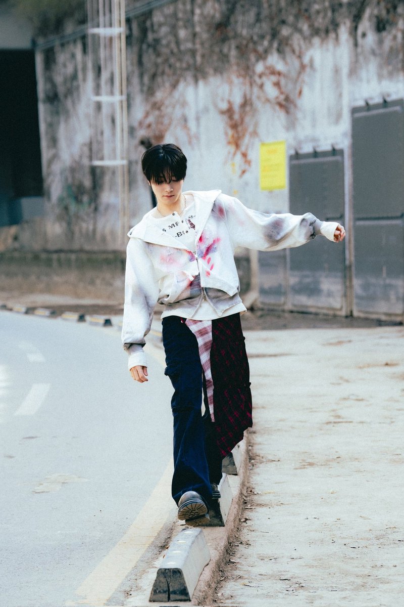 lullabybluer_'s tweet photo. 260404 | #DANE #RIAAM 

hrtz.wav (하츠웨이브) 1st Mini Album [The First Wave] Behind Photo

#hrtzwav #하츠웨이브 https://t.co/zU1EHF067E