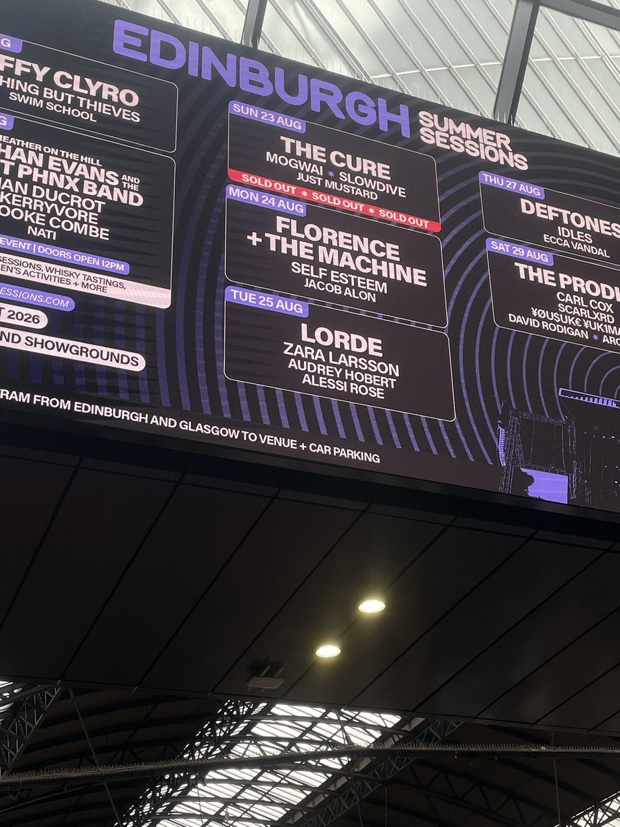 sarah ★ tweet media