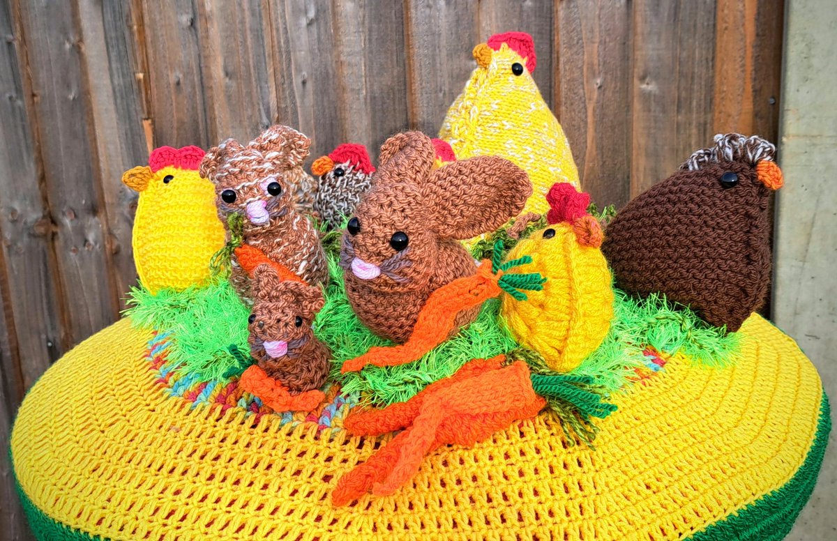 bosworth_alison's tweet photo. ๐ฎ The Easter topper is on ......... hopefully it'll bring a spot of Joy ๐ฎ
#PostBoxSaturday
#EasterTheme
#PostBoxTopper
#YarnArt
#Wool
#Knitting
#Crochet https://t.co/0tF76fXJ6N