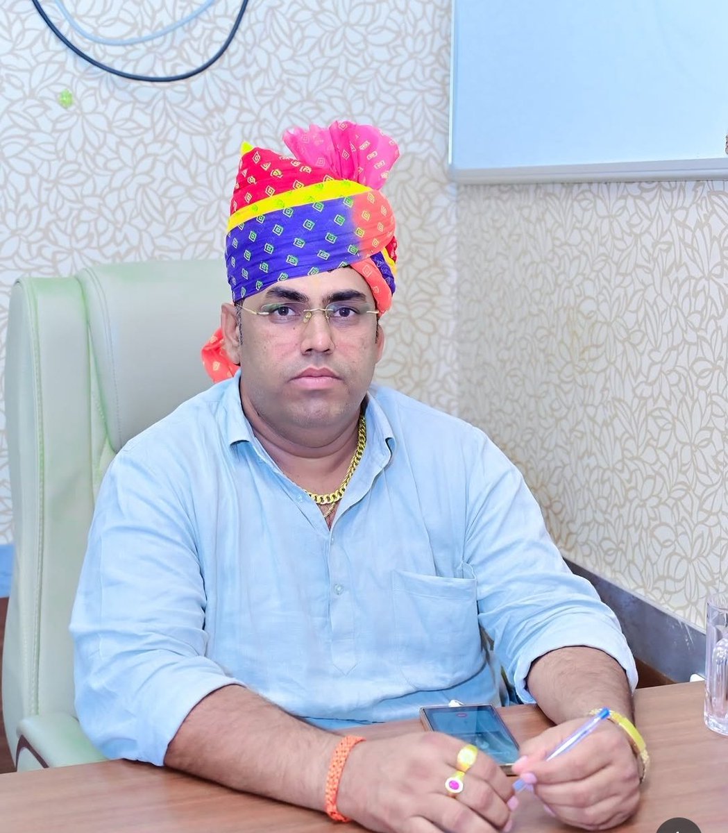 NarendraDewda5's tweet photo. युवा भामाशाह, समाजसेवी एवं RGT कंपनी के अध्यक्ष श्री भागीरथजी बिश्नोई गुड़ामालानी को जन्मदिन की हार्दिक शुभकामनाएँ।

परमपिता परमेश्वर से आपके उत्तम स्वास्थ्य एवं दीर्घायु जीवन की कामना करता हूं।
#happybirthday https://t.co/99lOIKS2QS