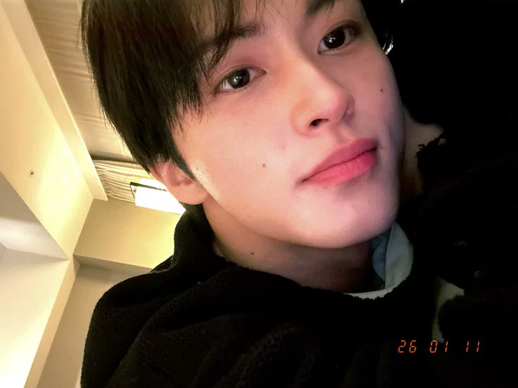 Everybody says that nothing ever lasts forever
So while I'm hanging on tight trying to keep it all tied together
How do we make this heartbeat on and on?