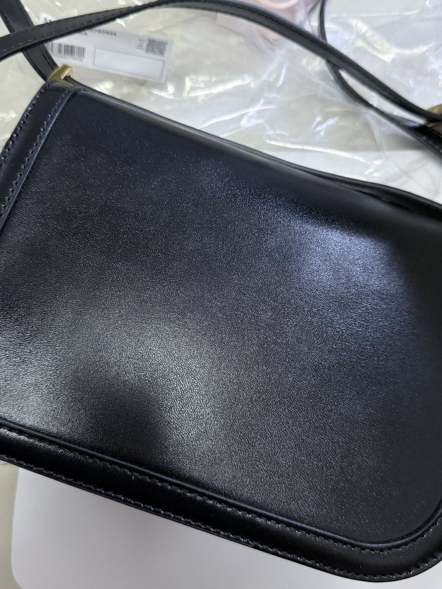 barthiton's tweet photo. ส่งต่อ : กระเป๋า charles &amp; Keith 🤍
ไม่มีตำหนิงับ 850 รวมส่ง 🌟 
พร้อมโอนลดได้นิดหน่อยย
สอบถามเพิ่มได้ค่ะ 

#ส่งต่อเสื้อผ้า #กระเป๋ามือสอง #charlesandkeith #charles&amp;keith #ส่งต่อกระเป๋า #ส่งต่อcharlesandkeith #charlesandkeithมือสอง https://t.co/GsqQTKMJWQ