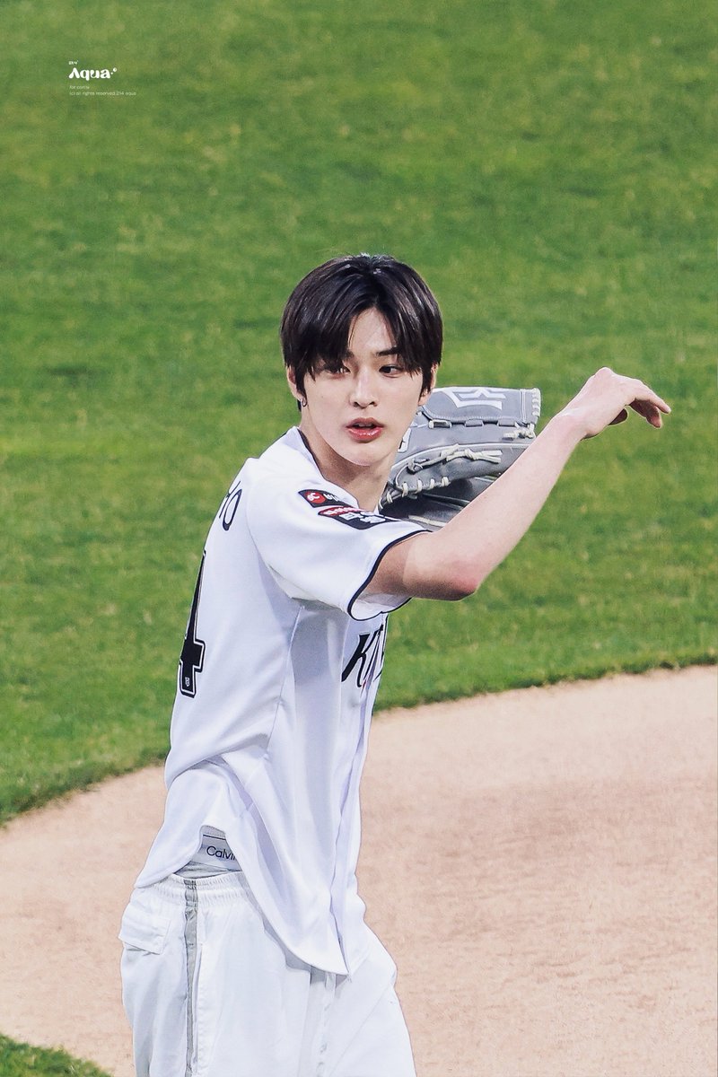 21.4°Aqua tweet media