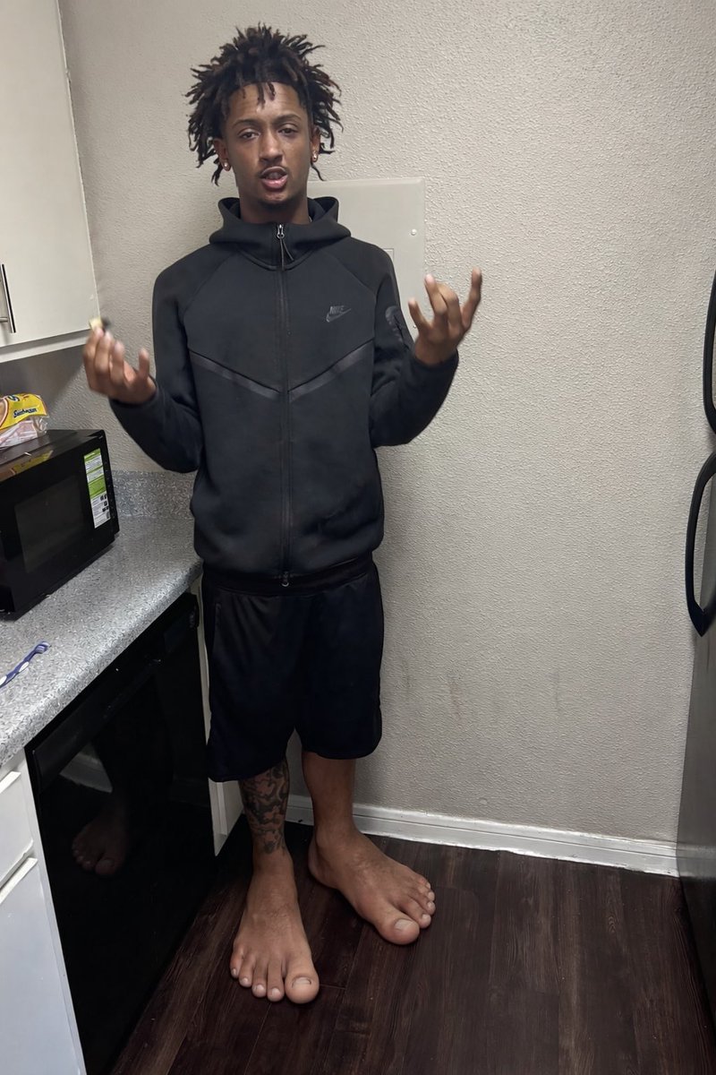 sspeefy's tweet photo. Big feet Big … #fyp #sspeefy #feet https://t.co/0y1gFSHcCJ