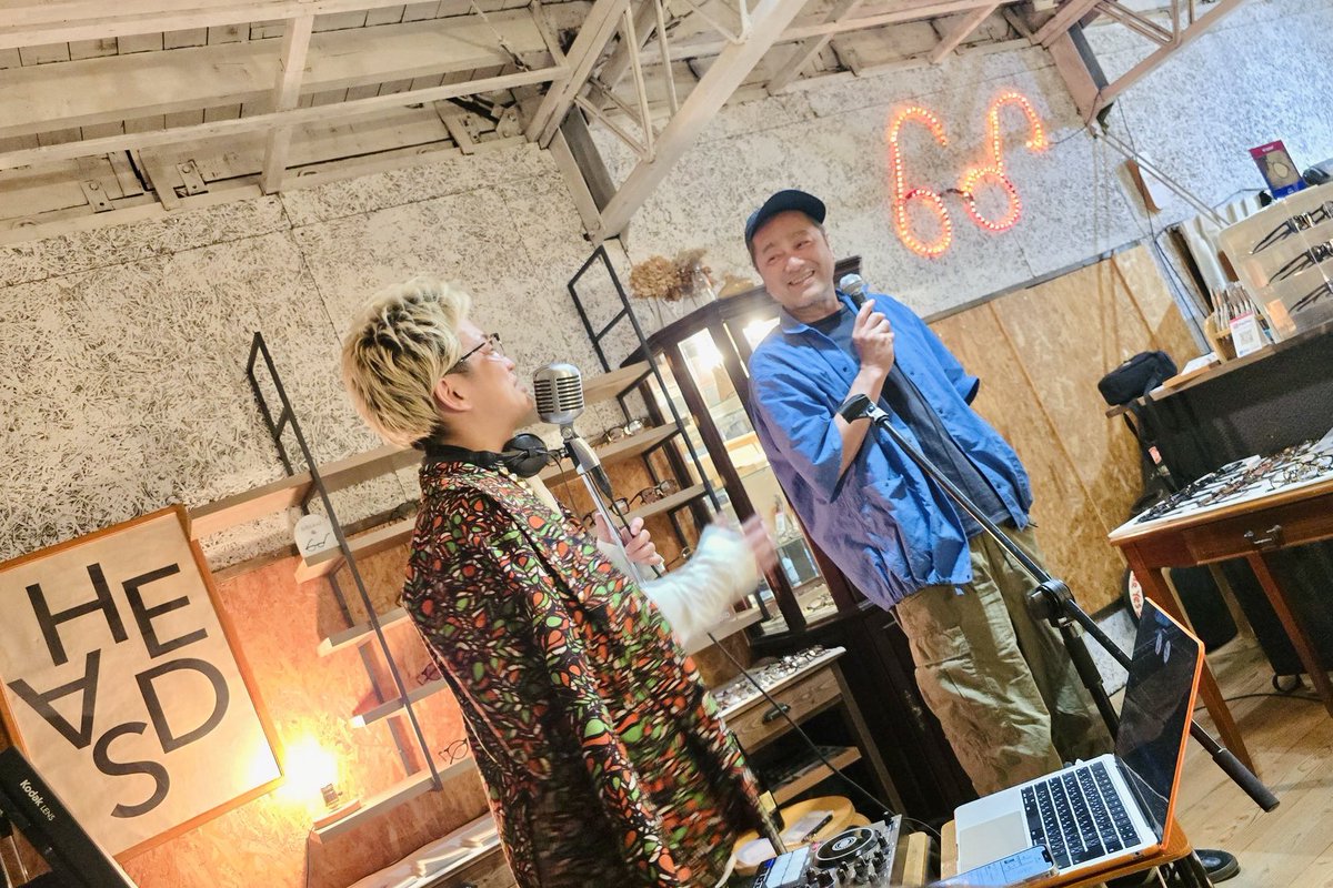 最高の四日市2daysでした！！！

JR四日市駅前イベント『四日の市』

フクワライ眼鏡店での最高な前夜祭

からの…

迎えた当日も、雨天につき急きょ

フクワライ眼鏡店での朝食ライブに！

忘れられない思い出がまたひとつ。