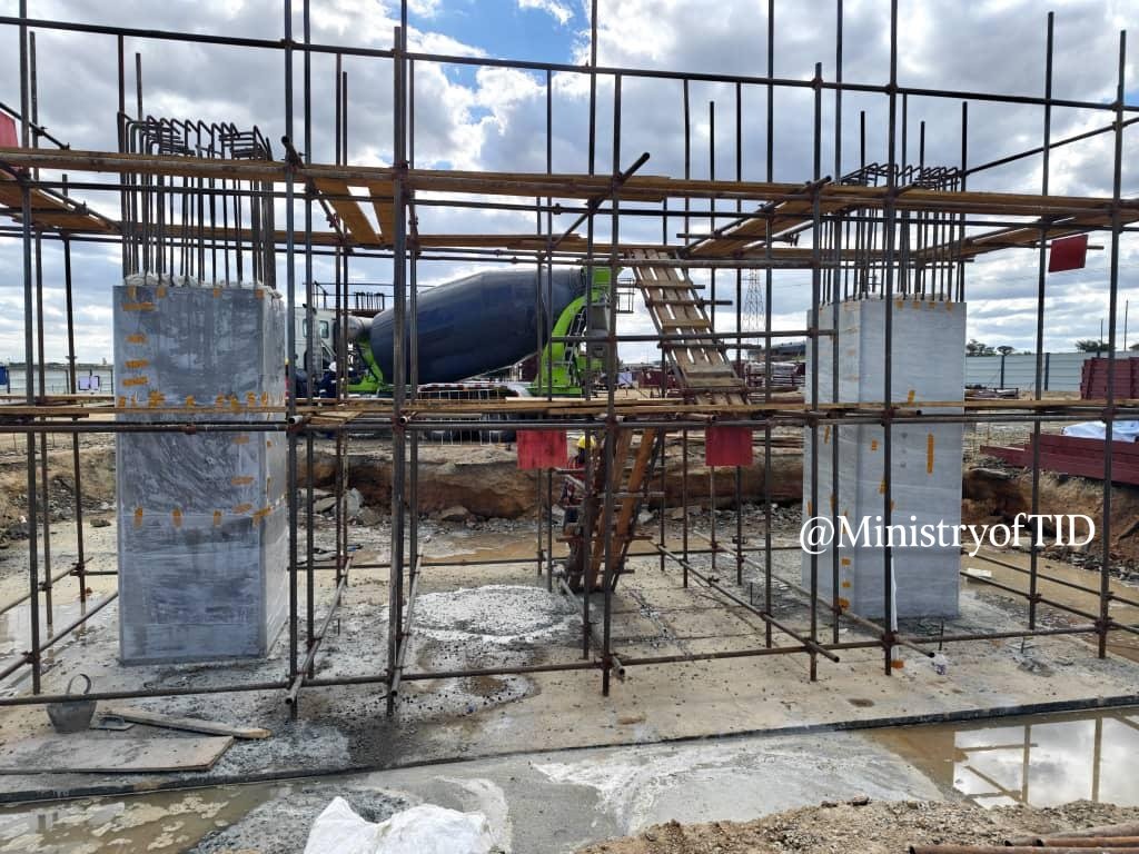 MinistryofTID's tweet photo. #ProgressUpdate #MabvukuInterchangeProject
Happy Easter Holidays!

Construction of the Mabvuku Interchange is steadily progressing, marking another key milestone in improving our road infrastructure and enhancing connectivity for all road users.
#KilometerbyKilometer #RoadDevelopment #InfrastructureProgress #SafeTravel