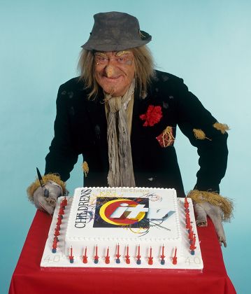 CeeChampion's tweet photo. How amazing are these pics! 
Only found them last week.
🎂 #WorzelGummidge
#Citv https://t.co/fkcrqtM5VR