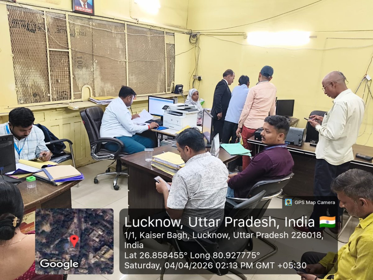 EEMeterLCZ's tweet photo. आज दिनांक 04.04.2026 को लoमoक्षेo (मीटर) कार्यालय रेजीडेंसी, लखनऊ के अंतर्गत सम्मानित उपभोक्ताओं के मीटर से संबंधित शिकायतो का त्वरित निस्तारण कराये जाने के साथ ही उनको मोबाइल फोन में यूपीपीसीएल स्मार्ट ऐप डाउनलोड करने हेतु प्रेरित भी किया जा रहा है।@Mvvnlcisgomti2 @SEEUDCIII3 https://t.co/uJb3W16Rue
