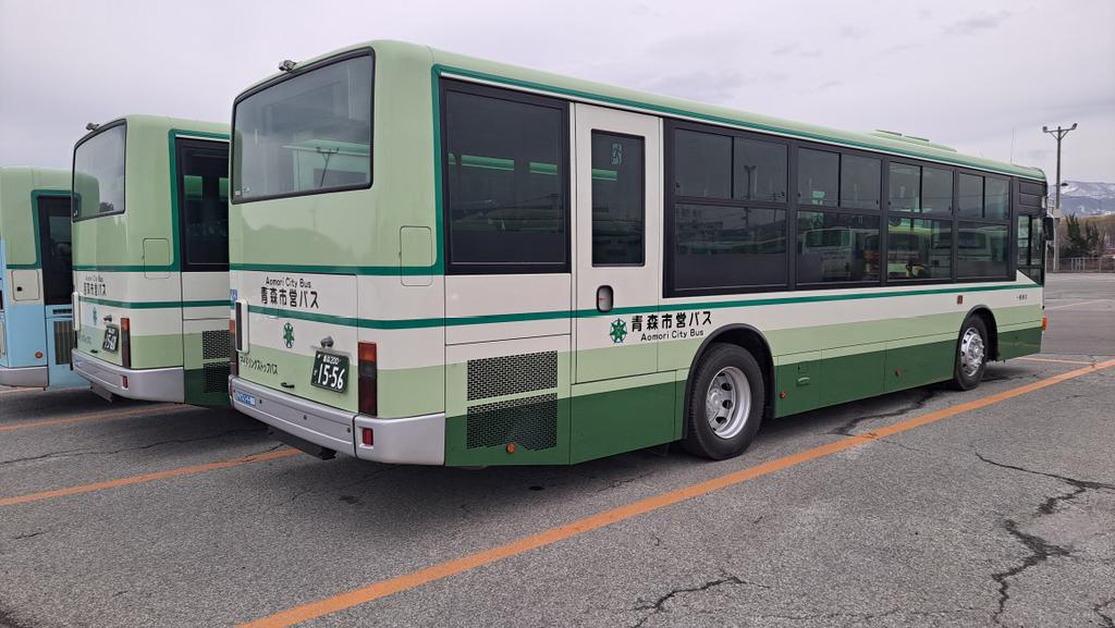 ZAsENyAIowPTA34's tweet photo. @8U3zG9wy31rvMtT @FusoOfficial
@Aomorishibus
#青森市営バス の元 #都営バス 三菱ふそう トラックバス製 エアロスターノンステップ LKG-MP37FKF [2010､2011年式] 6速トルコンAT ラッシュ型座席配置 青森200か15-56(元 T-V345[早稲田])､青森200か15-60(元 E-V335[小滝橋])の写真です。
#ふそうバス部 https://t.co/RKJn4CdZbt