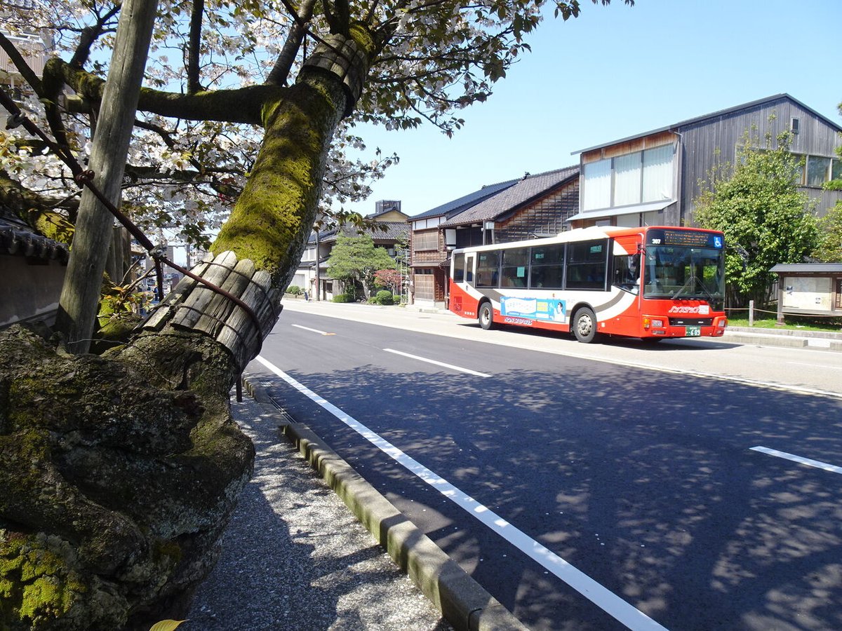 ころけろ tweet media