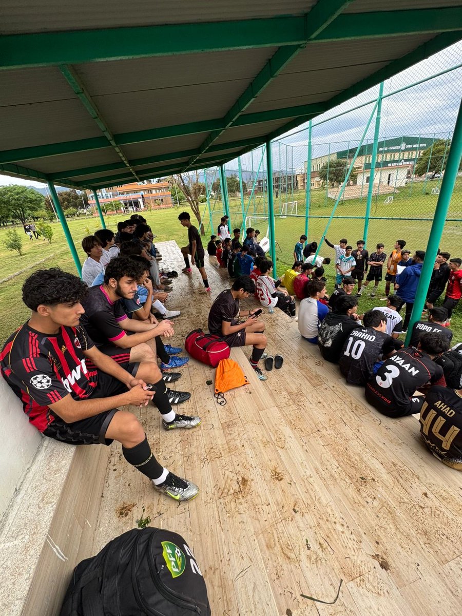 Enthusiastic Commentator tweet media