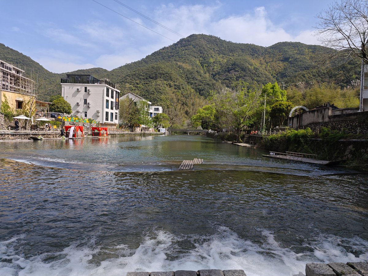 TaizhouVibe's tweet photo. Qingming has arrived. Head to Xiwang Valley in Linhai — answer spring’s call. 🌿🌸
#Qingming #SpringEscape #Linhai https://t.co/vAr9yTn7IH