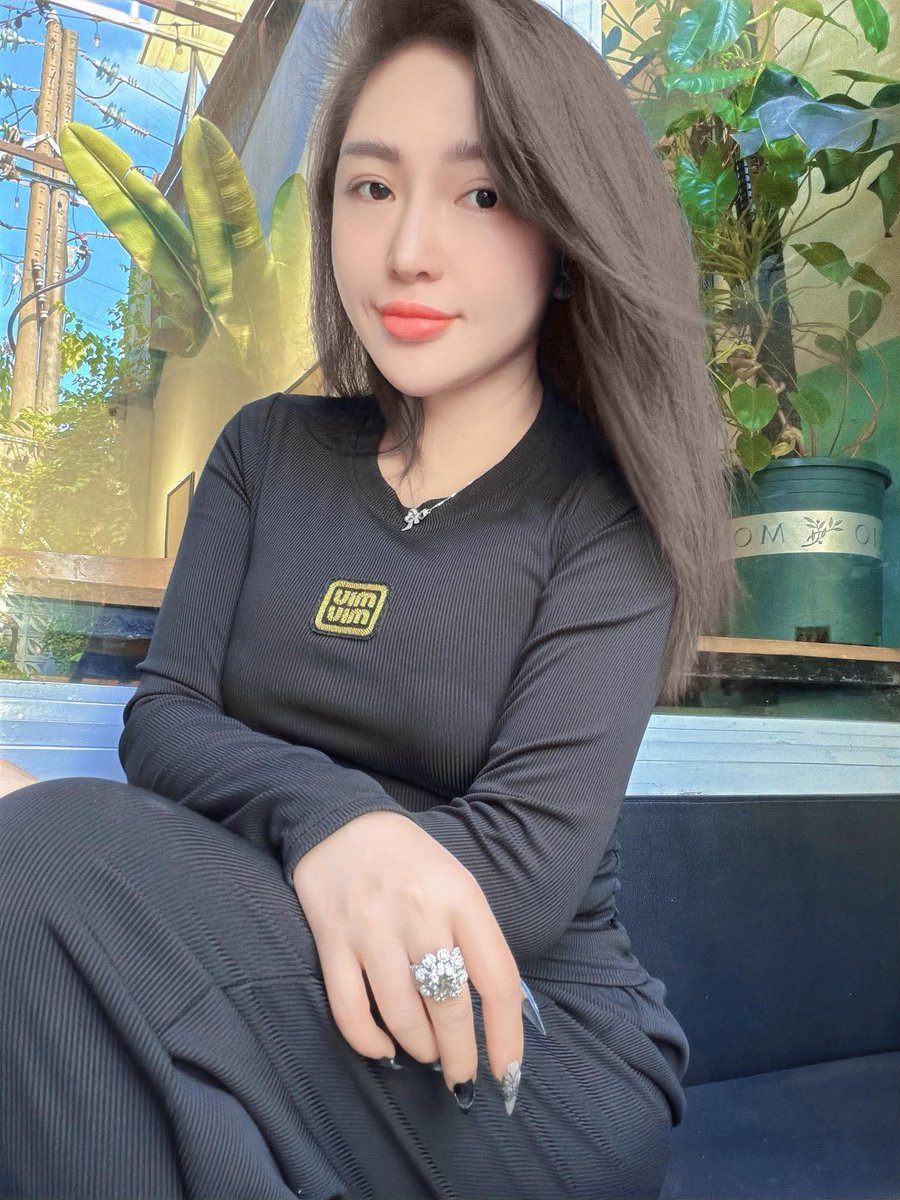 Lê Nguyệt tweet media